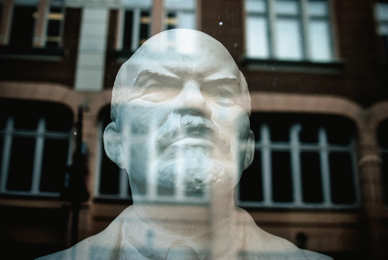 lenin window bust reflection winter fun small 140 dpi.jpg